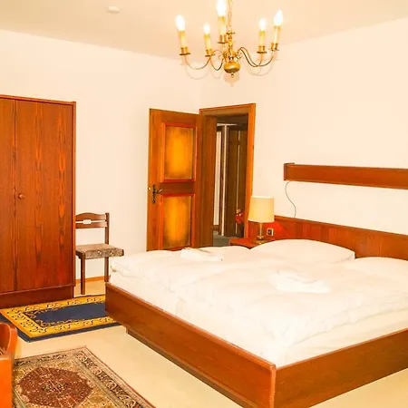 Penzion Schloss Hoefingen 4*