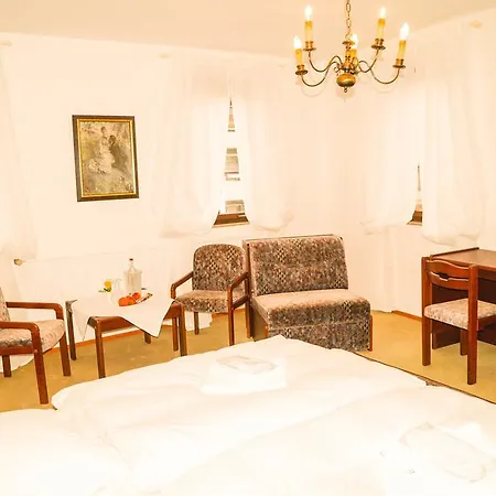 Guest house Schloss Hoefingen 4*