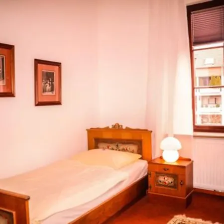 Guest house Schloss Hoefingen 4*